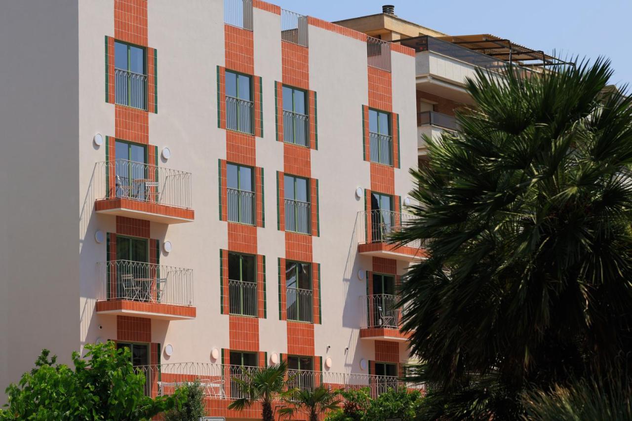Terra Aurea Aparthotel Salou Exterior foto
